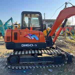 Excavatrice sur chenilles d'occasion Doosan DH60-7, mini-excavatrice de 6 tonnes avec moteur Yanmar, pompe, boîte de vitesses et engrenages - capacité de la cuve de 0,2 m - Product Image 1