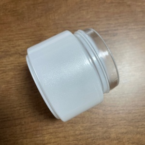 บรรจุภัณฑ์กระปุกเครื่องสำอาง 20 กรัม 25 กรัม 30 กรัม 50 กรัม 60 กรัม 1 ออนซ์ 100 กรัม กระปุกครีมแก้วสีขาวมุกหรูหรา ฝาสีเงินสีทอง - Product Image 6