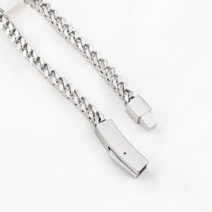 สร้อยข้อมือโซ่เหล็กไทเทเนียมสี่เหลี่ยม 4 มม. สีเงินโบราณ ดีไซน์เรขาคณิตสำหรับทุกเพศ เครื่องประดับแฟชั่น - Product Image 3