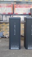 La barrière automatique est adaptée aux barrières automatiques et aux barrières de concert. Son moteur sans balais s'active en 1,5 seconde.