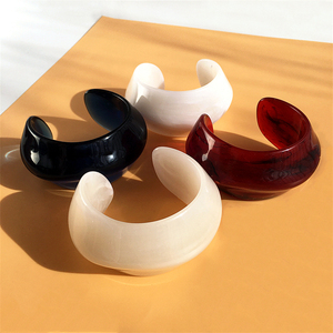 UJBOX, brazalete abierto acrílico ecológico para mujer, 7 colores, grueso, ajuste cómodo, muñeca ancha, joyería, regalo de moda - Product Image 2