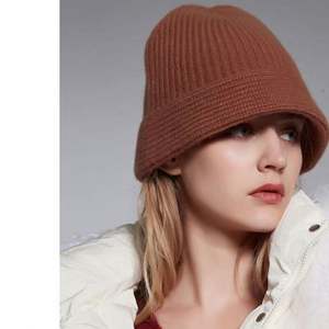 Bonnet tricoté tendance de créateur, personnalisé, de qualité supérieure, style bob ou pêcheur, en laine, pour femme, collection hiver, vente en gros - Product Image 3