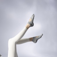Nouvelle conception – Chaussettes de yoga et de Pilates professionnelles pour femmes, à cinq doigts, antibactériennes, antidérapantes, pour l'été