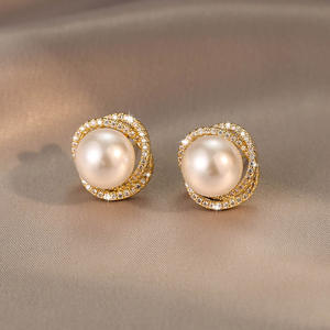Lateefah Trendy 18K Gold Full Diamonds Zircon <span class=keywords><strong>Twins</strong></span> <span class=keywords><strong>Skeleton</strong></span> Fresh Water Pearl Alloy Stud Earring - Product Image 4