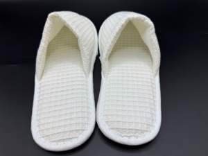 Pantuflas Desechables Biodegradables Ecológicas Nuevas de 2026, de Algodón Blanco con Diseño de Gofre, con Logotipo Personalizado, Punta Cerrada, Suaves y Cómodas para Uso en Hoteles - Product Image 5