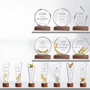 جائزة كريستال زجاجية منقوشة بالليزر من HBL مع قاعدة لهدايا الذكرى السنوية للشركات - Product Image 2