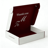 Caja de Envío Plegable Blanca con Forro Interior Color Borgoña, Logotipo Personalizado en Plateado Brillante, Cajas de Embalaje Ecológicas de Papel para Ropa, Regalos y Prendas de Vestir