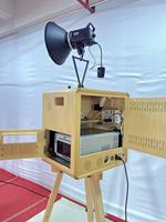 Retro Fotocabine van massief hout, 15,6 inch statief, self-service touchscreen DSLR camera model, verborgen printercompartiment