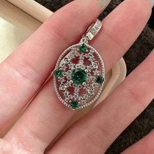 Colgante de Plata de Ley S925 con Microincrustaciones de Circonita Verde, Estilo Medieval Francés, Tallado Hueco, Geométrico Ovalado, Colgantes de Moda - Product Image 1