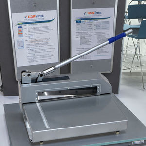 Machines de traitement du <span class=keywords><strong>papier</strong></span> XD-322 puissantes Machine à couteau de cisaillement pour couper les feuilles de fer et d'aluminium minces pour CircuitA4 - Product Image 2