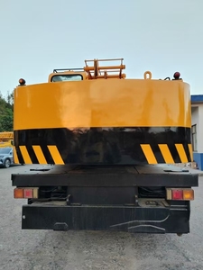 Grúa Usada de 12 Toneladas para Camión, de Uso Pesado |   Elevador Móvil Autoerigible para Construcción y Logística en los Emiratos Árabes Unidos - Product Image 6
