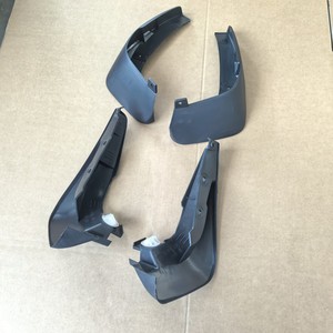 Guardabarros de Plástico Negro para Mazda 5 2008 con Transmisión Automática - Product Image 1