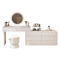 Coiffeuse de chambre en bois massif de style minimaliste moderne avec tiroirs de rangement intégrés, miroir éclairé accessible en coin, gain de place
