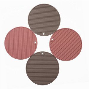 Posavasos redondos de silicona antideslizantes para la protección de bebidas en la mesa del hogar - Product Image 3