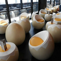 Sitzgarnitur mit Couchtisch für Büro, Einkaufszentrum, Supermarkt, Inneneinrichtung, Ei-förmig, aus Fiberglas, Wasserfest, Handbemalt