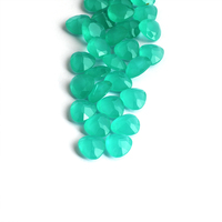 Pierres précieuses en verre vert à facettes, tailles et formes personnalisées disponibles en vrac, prix abordables, adaptées à la création de bijoux