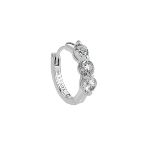 Pendientes Huggie M.A.O.P. de Oro Blanco con Zirconia Redonda de Corte Brillante y Engaste de Garra, Joyería Clásica Unisex de Moda - Product Image 1