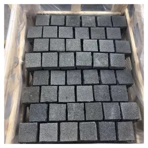 Naturais china g684 preto granito chama pavimentador com bordas divididas pedra cobble pedra engomada na rede