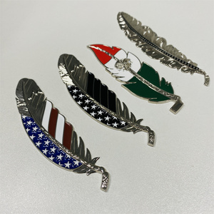 Custom Logo Verzilverde Decoratieve Gegraveerde Veer Voor Cowboyhoeden Gemaakt Hoed Veer Metalen Badge Hoed Spelden - Product Image 4