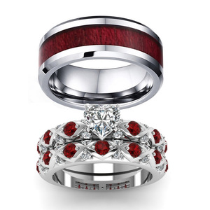 Anillo de Compromiso y Anillo de Bodas de Circonita Cúbica Prismática Rubí para Parejas - Product Image 1