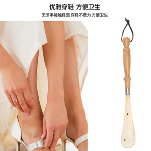 Calzador con mango de madera y cabeza de plástico de 31 cm, ergonómico para personas mayores y mujeres embarazadas - Product Image 5