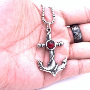 Pendentif ancre en acier inoxydable avec sertissage clos de rubis rouges, collier thématique pour homme et femme, cadeau - Product Image 2