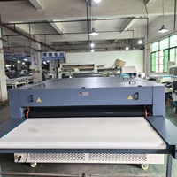 Presse de fusion linéaire automatique à température et vitesse réglables pour le collage d'intercalaires de confection