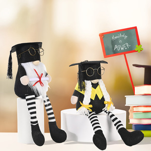 Nuevo juguete decorativo transfronterizo: muñeco Rudolph sin rostro con patas colgantes, gorro de graduación y gafas. - Product Image 2