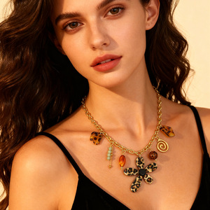 Collier en acier inoxydable avec pendentif fleur imprimé léopard plaqué or 18 carats, bijoux tendance style automne-hiver - Product Image 5