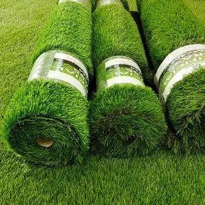 Karpet rumput palsu sintetis luar ruangan gulungan rumput buatan untuk dekorasi lantai taman teras lansekap