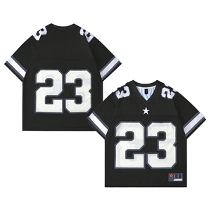 Maglia Rossa Numero <span class=keywords><strong>Venti</strong></span> Tre con Stelle, Estiva a Maniche Corte, Oversize Casual in Maglia da 200 Grammi con Motivo - Product Image 1