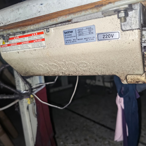 מכונת תפירה תעשייתית Brother 6200D, מחט אחת, מהירות גבוהה 4000 תפרים לדקה, משטח שטוח, 10 מ\\\"מ 4-6 מ\\\"מ, משומשת, שנה אחריות מתכת. - Product Image 5