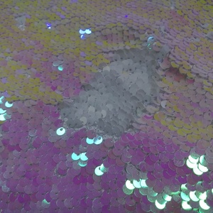 Double Sided Fish Scale <span class=keywords><strong>Reversible</strong></span> <span class=keywords><strong>Sequin</strong></span> Vải 5Mm Bạc Vàng <span class=keywords><strong>Mermaid</strong></span> <span class=keywords><strong>Sequin</strong></span> Vải Có Thể Đảo Ngược Cho Khăn Trải Bàn Và Túi - Product Image 5