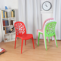 Silla de Comedor Apilable Simple y Moderna, Silla de Plástico Negra con Patrón Hueco para Restaurante Comercial