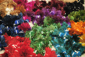 Plumas de Gallo Naturales Blancas de 6-8'' para Pesca con Mosca, Plumas de Pollo Ensartadas para Atado de Moscas - Product Image 3