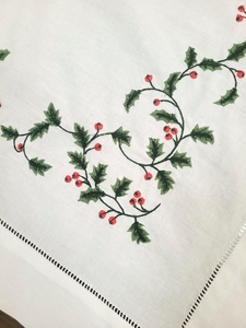 Mantel Cuadrado de Algodón Hecho a Mano en Vietnam, Diseño de Lujo con Bordado Rojo, Personalizable, Moderno, con Patrón de Plantas, Reutilizable - Product Image 3