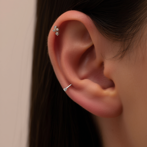 Orecchini a Perno E3410 con Fiore, Placcati in Oro Bianco, Zirconia Cubica Taglio Brillante Rotondo, Montatura a Griffe, Gioielli Unisex - Product Image 2