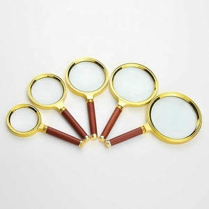 Loupe à cadre plaqué or avec manche en bois rouge et grande lentille miroir, aide à la lecture idéale pour les <span class=keywords><strong>personnes</strong></span> <span class=keywords><strong>âgées</strong></span>, modèle FM90 - Product Image 6