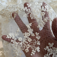 Offre Spéciale dentelle broderie mince maille transparente robe sexy robe de mariée tissu brodé petites marguerites maille dentelle pour les mariages