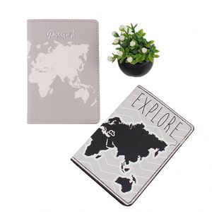 Porte-passeport en cuir PU imperméable antivol avec carte du monde, sac de documents portable avec chaînes décoratives pour les voyages en famille - Product Image 1