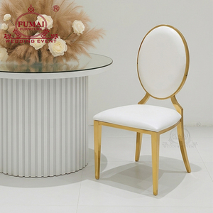 Chaise d'hôtel rembourrée blanche FUMAI avec structure en métal doré, design moderne, dossier solide, pieds coniques, utilisation en intérieur - Product Image 1