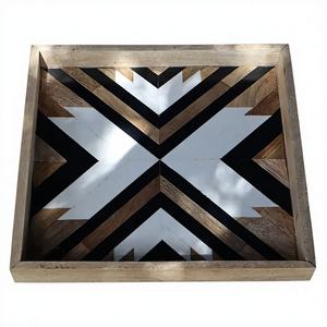 Plateau de service carré moderne en bois style Art déco avec motif végétal - Product Image 1