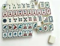 Jeu de Mahjong américain de luxe personnalisé en acrylique sculpté, 160 tuiles, ensemble blanc exquis pour 4 joueurs, idéal pour les voyages en famille et les fêtes