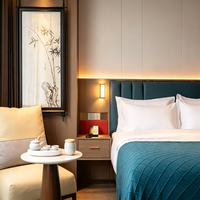 Trendige Moderne Hotel-Schlafzimmermöbel Doppelbett Dunkelgrünes Kanal-Polsterkopfteil Modulares LED-Wandpanel TV-Schrank ODM