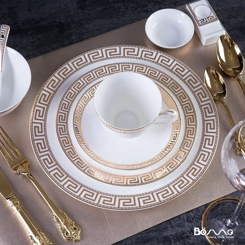 High End Royal Dinnerware Sets Luxury Royal Dishes Gold Pratos Plate Ceramic Tableware Business Reception Royal Bone China Plate