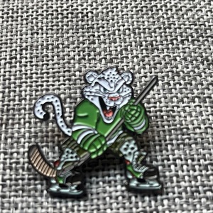 Pin de solapa de metal de aleación de zinc, personalizado, 2D y 3D, con diseño de personaje, para rugby, <span class=keywords><strong>hockey</strong></span> sobre hielo, mascota, insignias, recuerdos deportivos, venta al por mayor - Product Image 6