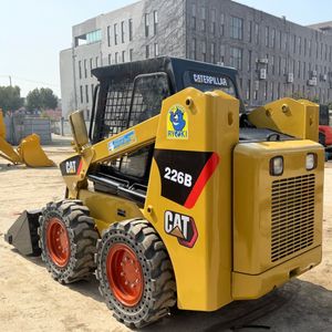 Chargeuses sur pneus Caterpillar 226b d'occasion : Aperçu complet de la chargeuse compacte Cat 226B en stock - Product Image 6