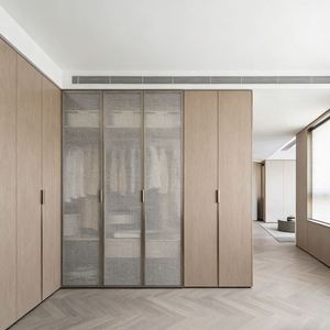 Balom Armoire ouverte sur mesure avec portes en verre, unités de rangement de couleur claire et cadre en métal, design luxueux - Product Image 2