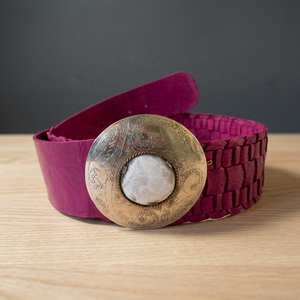 Ceinture de voyage artisanale confortable en cuir de vachette tanné végétal, élégante et fonctionnelle - Product Image 4