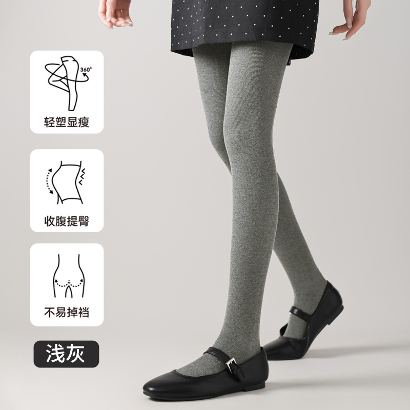 สีเทาอ่อน